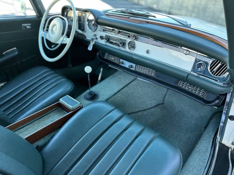 1970 Mercedes-Benz 280-Class