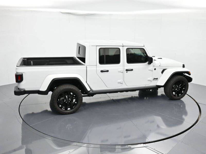 2025 Jeep Gladiator NightHawk