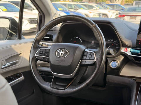 2022 Toyota Sienna XLE 7-Passenger