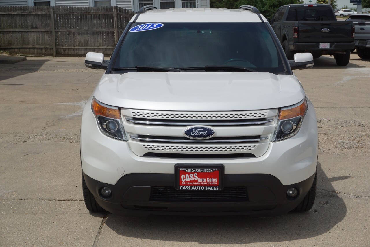 Off white 2013 Ford Explorer Limited AWD Limited 4dr SUV 2