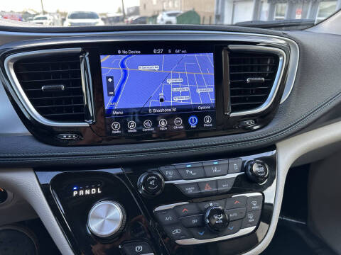 2017 Chrysler Pacifica Hybrid Platinum