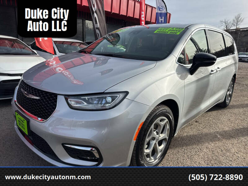 2024 Chrysler Pacifica Limited's photo