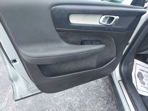 2024 Volvo XC40 B5 Plus Bright Theme