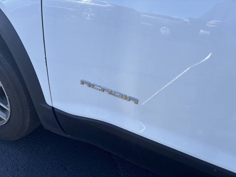 2017 GMC Acadia SLE-2