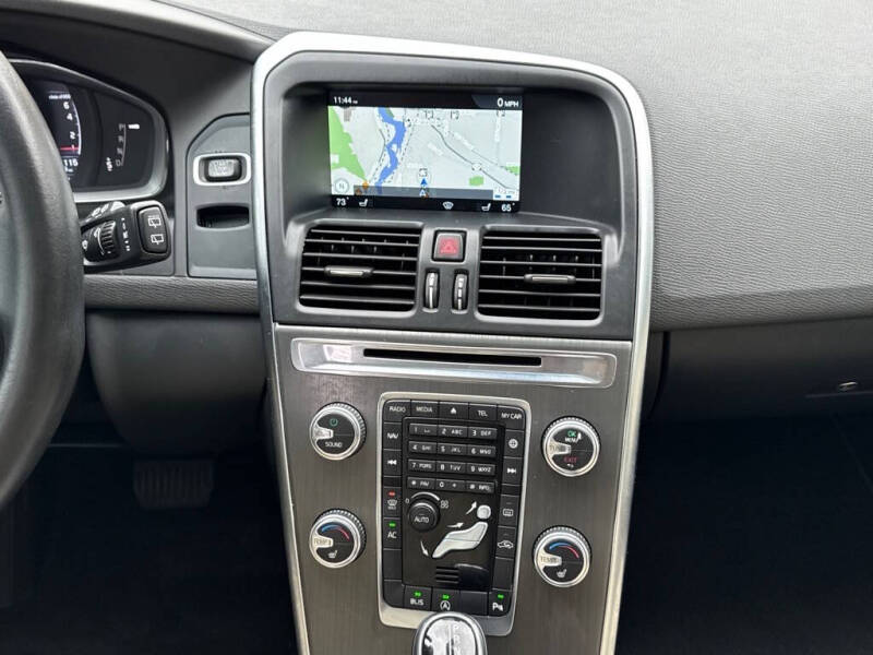 2016 Volvo XC60 T6 Drive-E