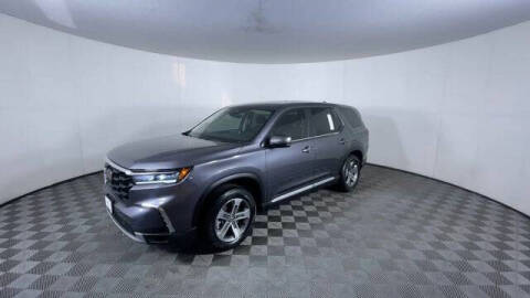 2023 Honda Pilot EX-L w/Rear Captain's Chairs