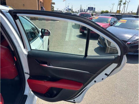 2022 Toyota Camry Hybrid XSE