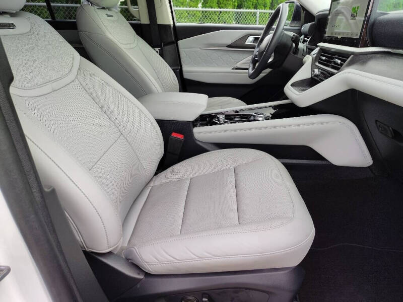 2025 Ford Explorer Platinum