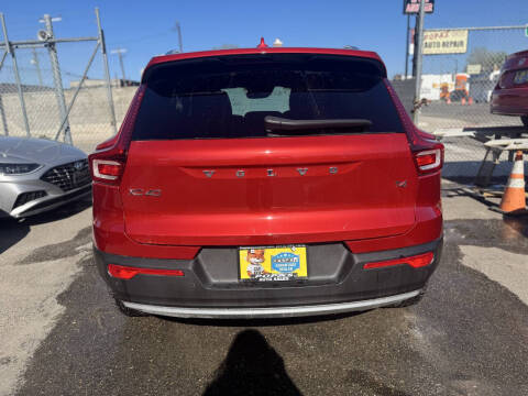 2021 Volvo XC40 T4 Momentum