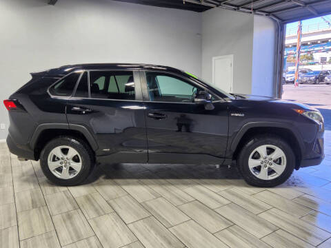 2021 Toyota RAV4 Hybrid XLE