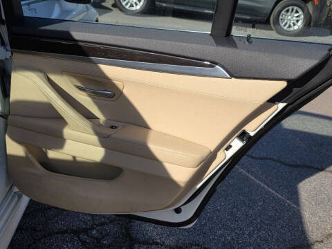 2011 BMW 5 Series 528i