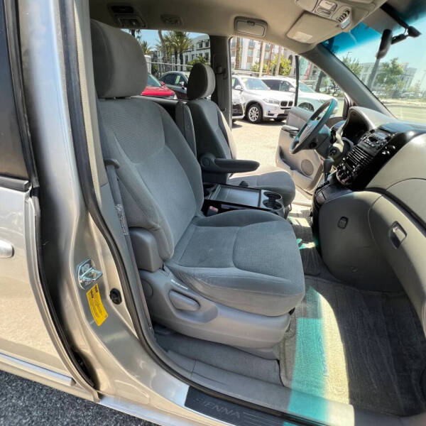 2004 Toyota Sienna
