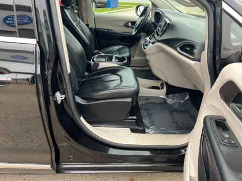 2017 Chrysler Pacifica Touring-L