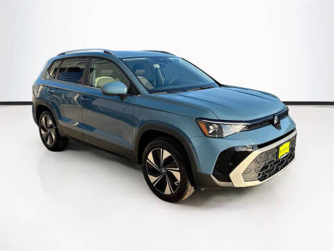 2025 Volkswagen Taos SE 4Motion