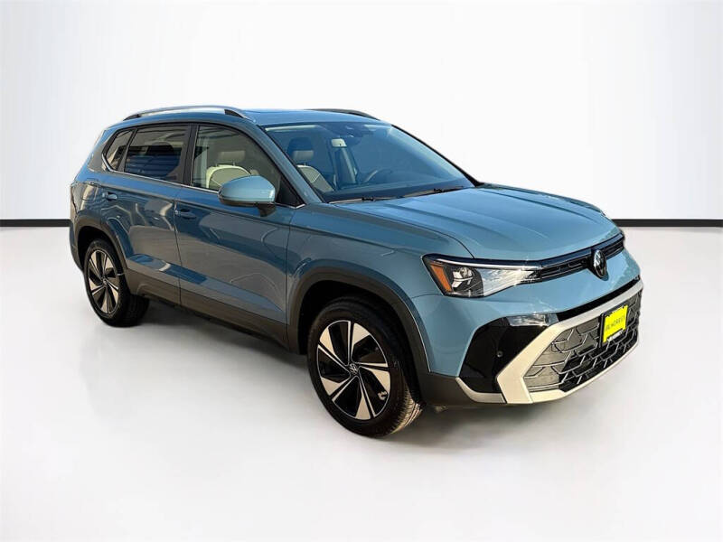 2025 Volkswagen Taos SE 4Motion