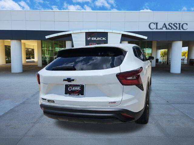 2025 Chevrolet Trax RS