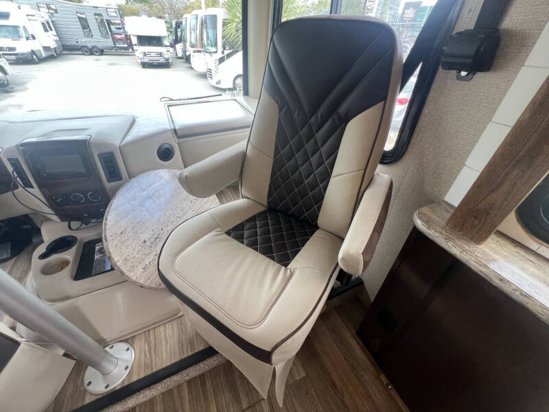 2017 Thor Motor Coach ACE BUNK HOUSE