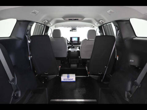 2025 Toyota Sienna LE 8-Passenger