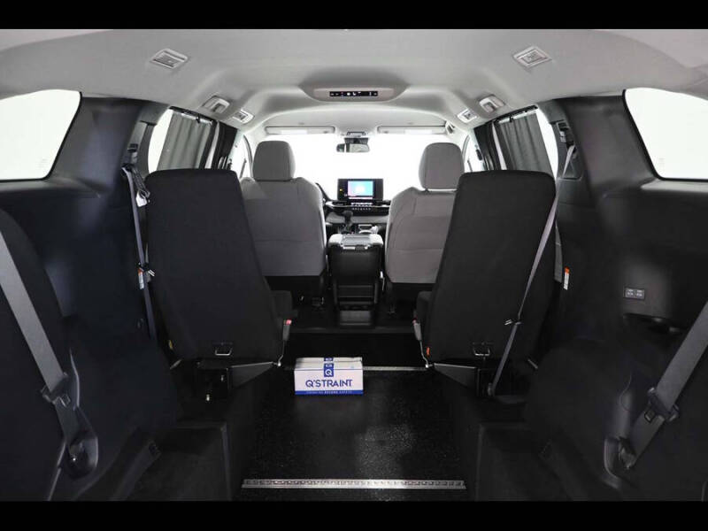 2025 Toyota Sienna LE 8-Passenger