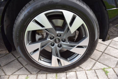 2022 Audi e-tron quattro Premium