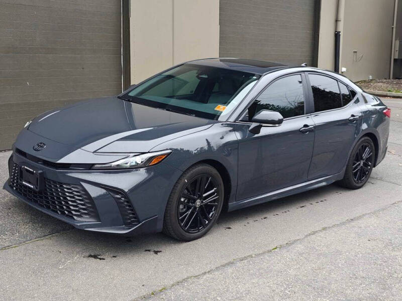 2025 Toyota Camry SE's photo