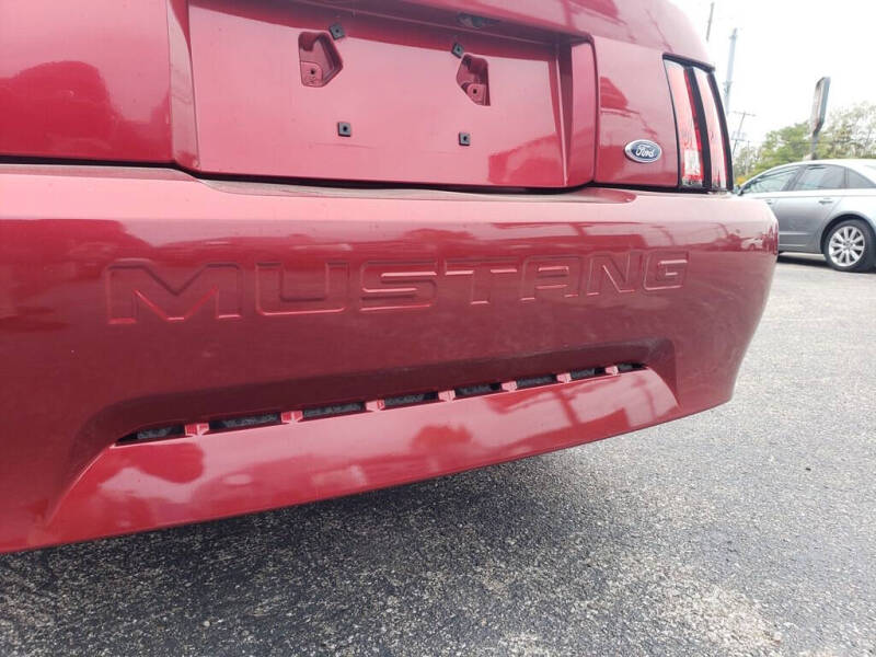 2004 Ford Mustang Deluxe