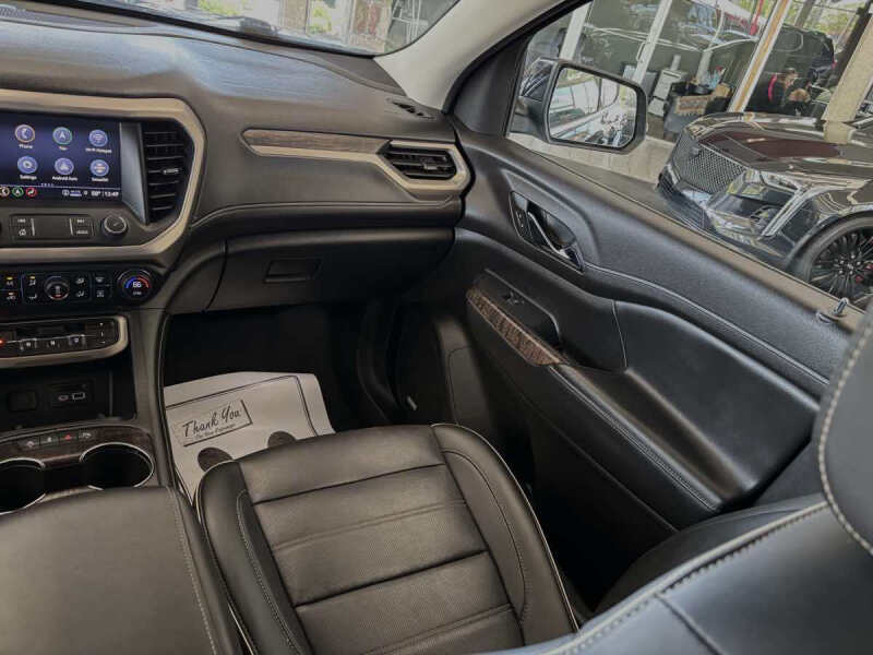 2022 GMC Acadia Denali