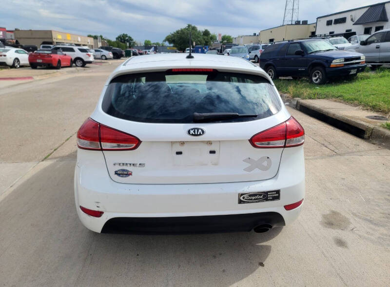 2017 Kia Forte5 LX
