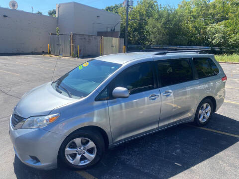 2011 Toyota Sienna LE 8-Passenger