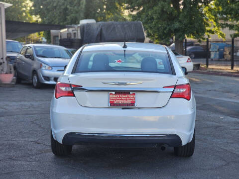 2013 Chrysler 200 LX