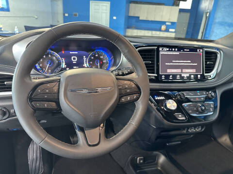 2024 Chrysler Pacifica Touring