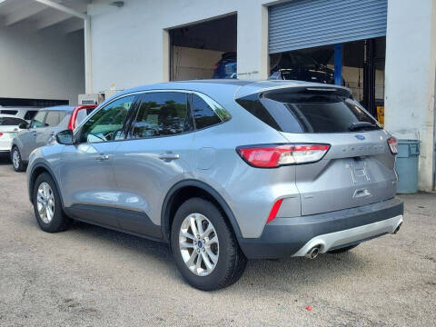 2021 Ford Escape Hybrid SE