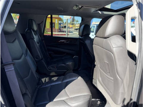 2017 Cadillac Escalade Luxury