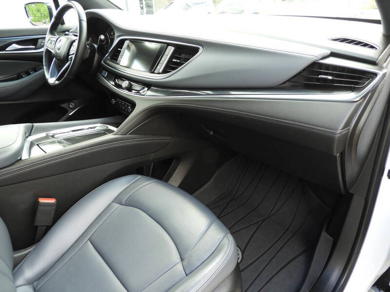 2022 Buick Enclave Essence
