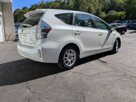 2012 Toyota Prius v Two