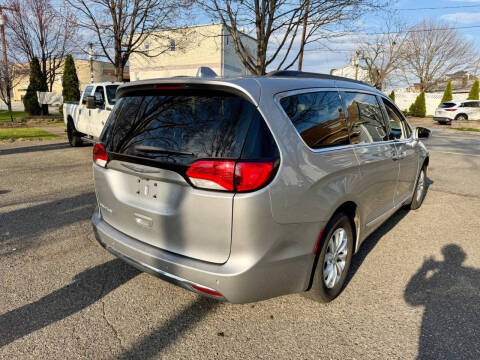 2017 Chrysler Pacifica Touring-L