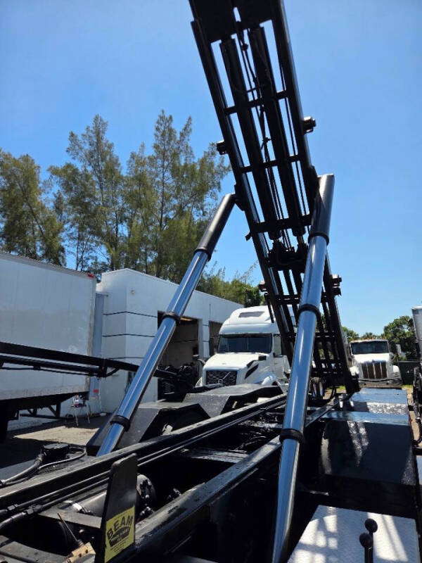 2019 Mack Granite 84FR