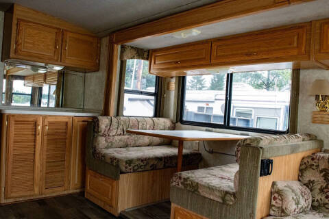 2000 Freightliner XC Chassis