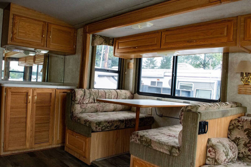 2000 Freightliner XC Chassis