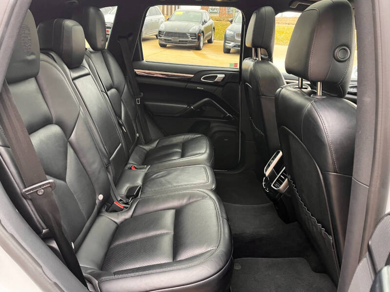 2017 Porsche Cayenne Platinum Edition