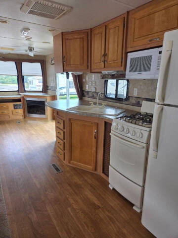 2009 Jayco Jayflight Bungalow 41' Park Model Delivery Available