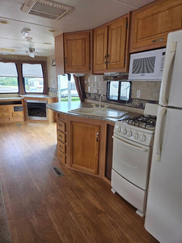 2009 Jayco Jayflight Bungalow 41' Park Model Delivery Available