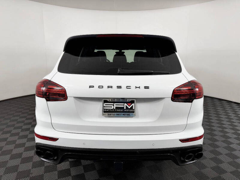 2017 Porsche Cayenne Platinum Edition