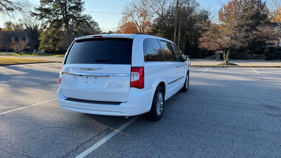 2016 Chrysler Town and Country for sale at Caropedia in Dunn, NC