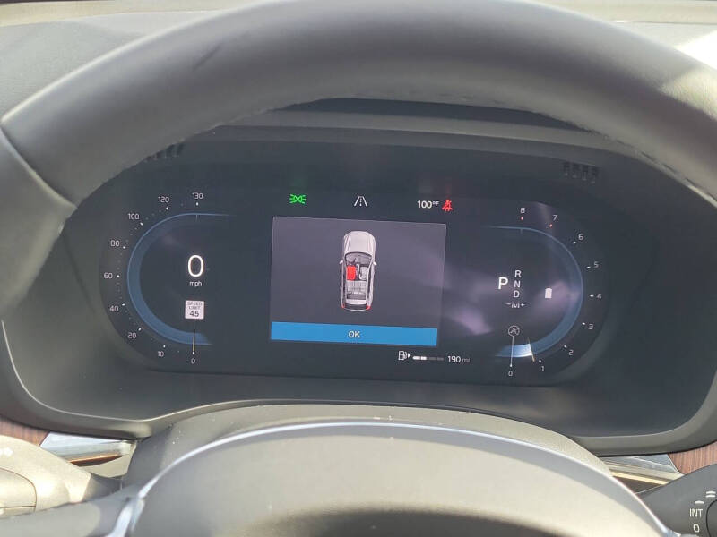 2023 Volvo XC60 B5 Plus Dark Theme