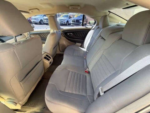 2011 Ford Taurus SE