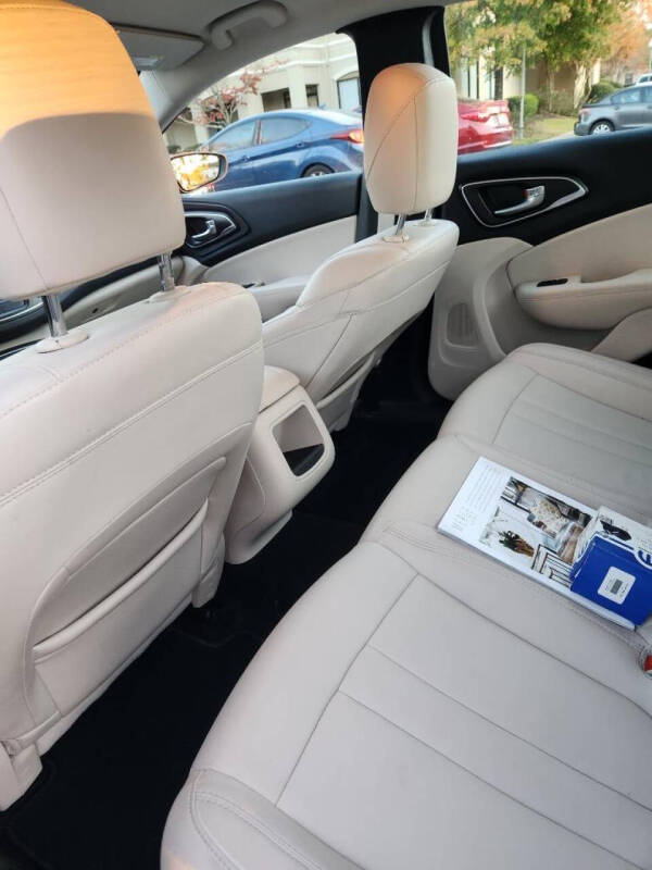 2017 Chrysler 200 Limited