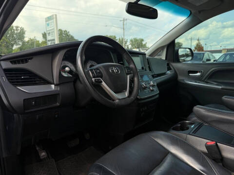 2017 Toyota Sienna SE 8-Passenger