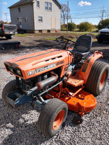 1990 Kubota B7100HST W/ MID MOUNT MOWER