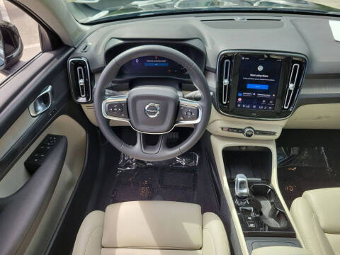 2023 Volvo XC40 B5 Plus Bright Theme